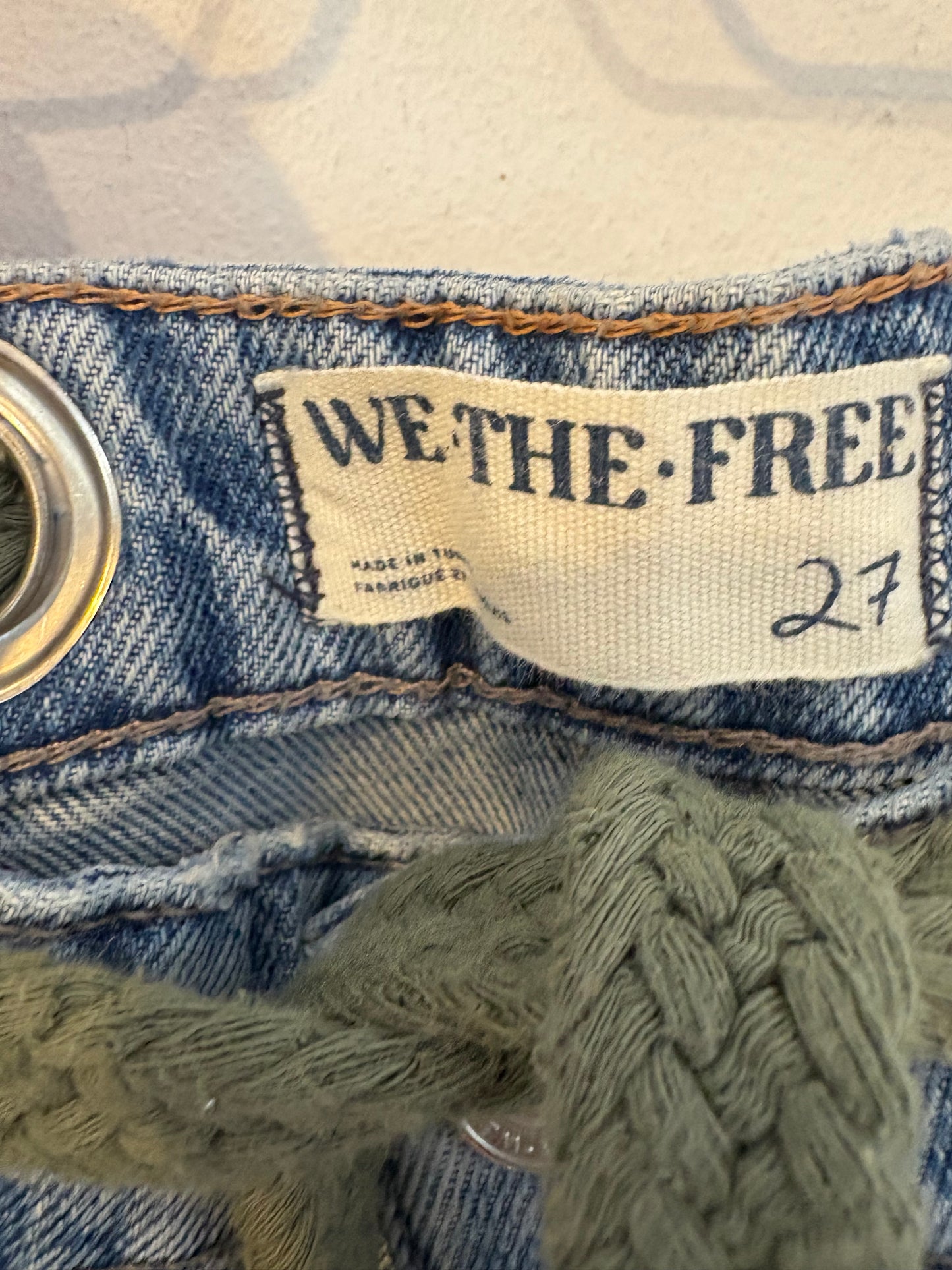 FREE PEOPLE. Denim abotonado parches