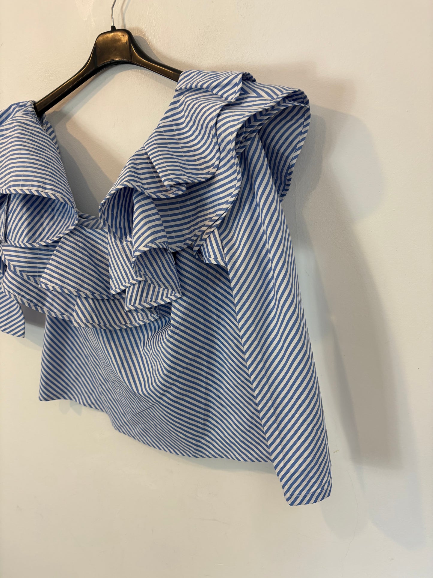 OTRAS. Blusa rayas volantes