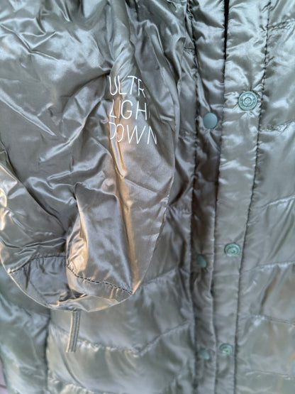 UNIQLO. Ultralight green down jacket. TM