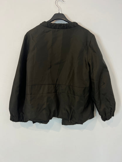 HAKEI. Chaqueta verde caqui corta vientos. T S