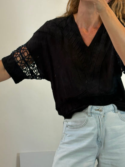 IRO. Top negro bordados detalle mangas