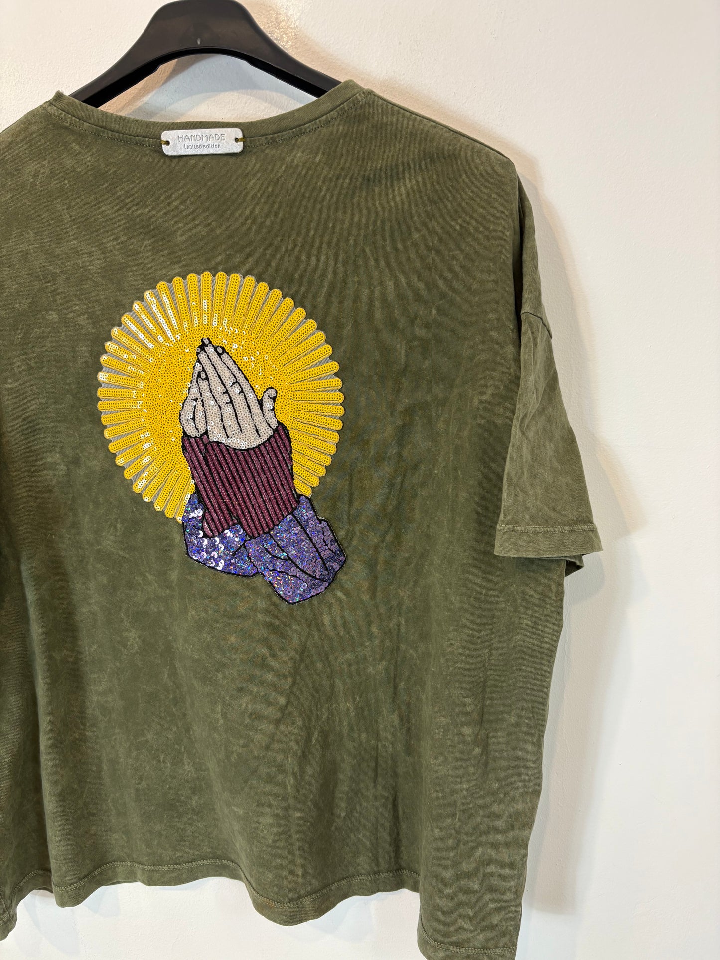 OTRAS. Camiseta verde detalle espalda. T M