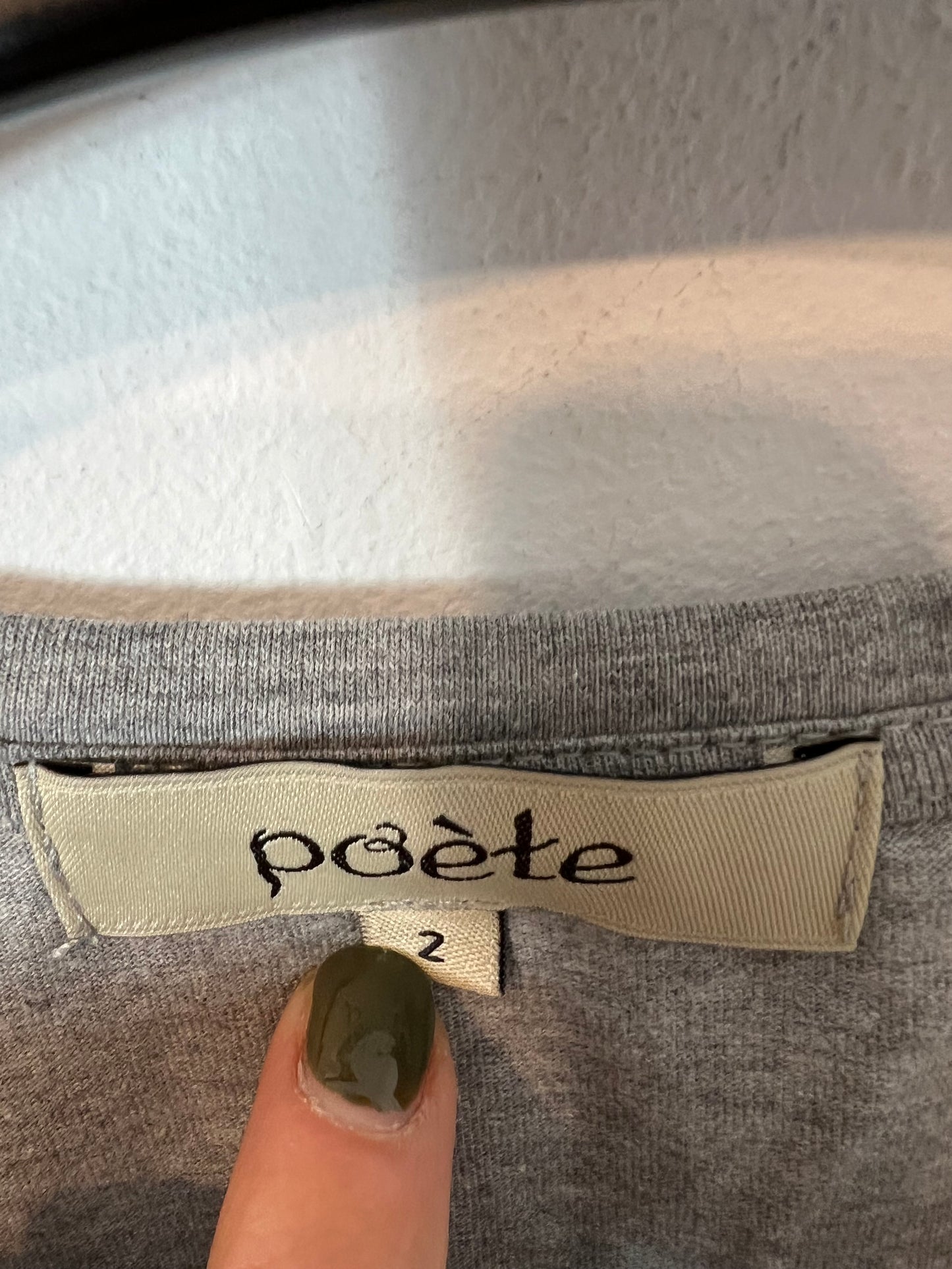 POÉTE. Camiseta gris letras terciopelo. T M