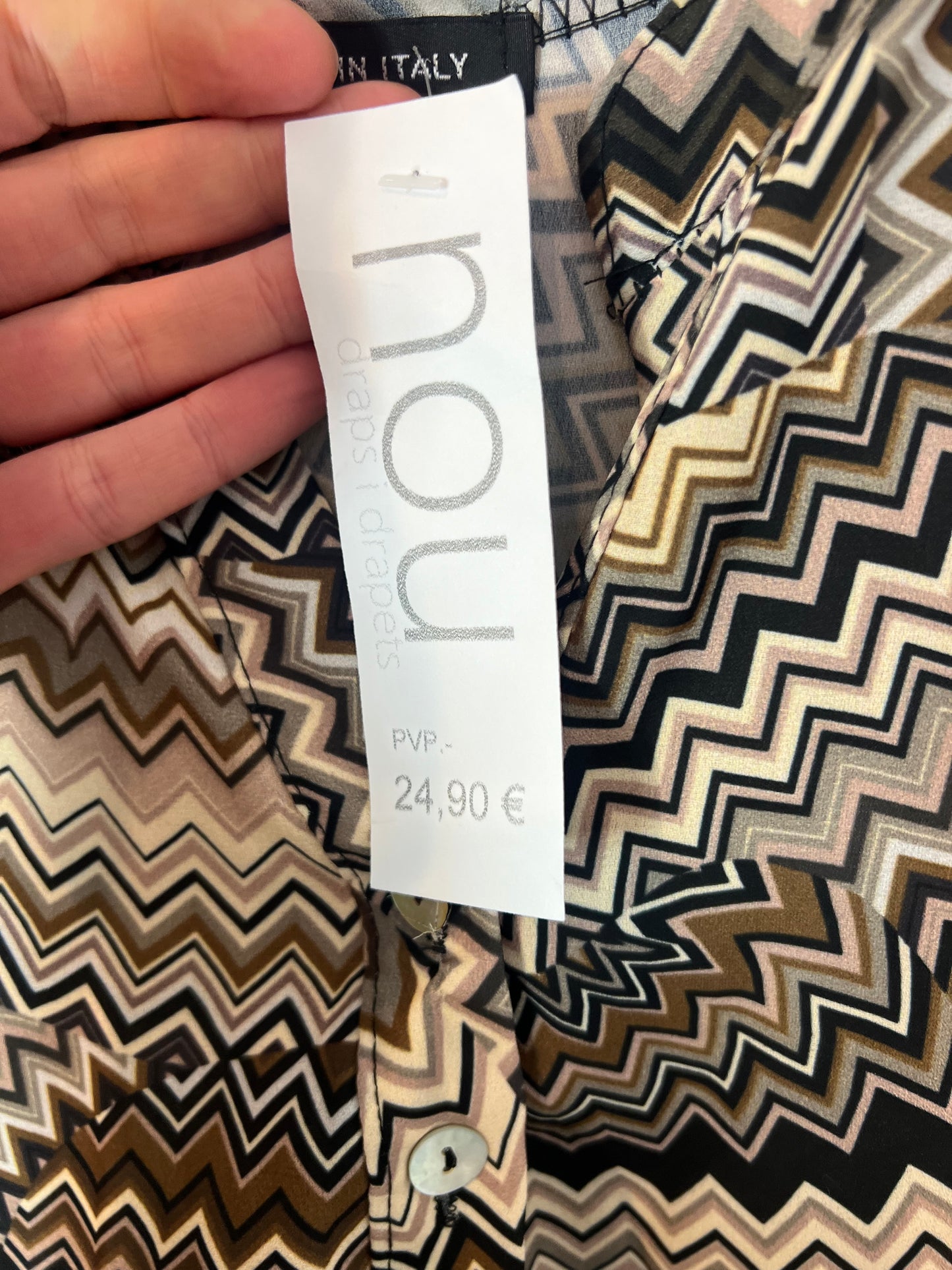 NEW. Flowy brown print blouse. TM/L