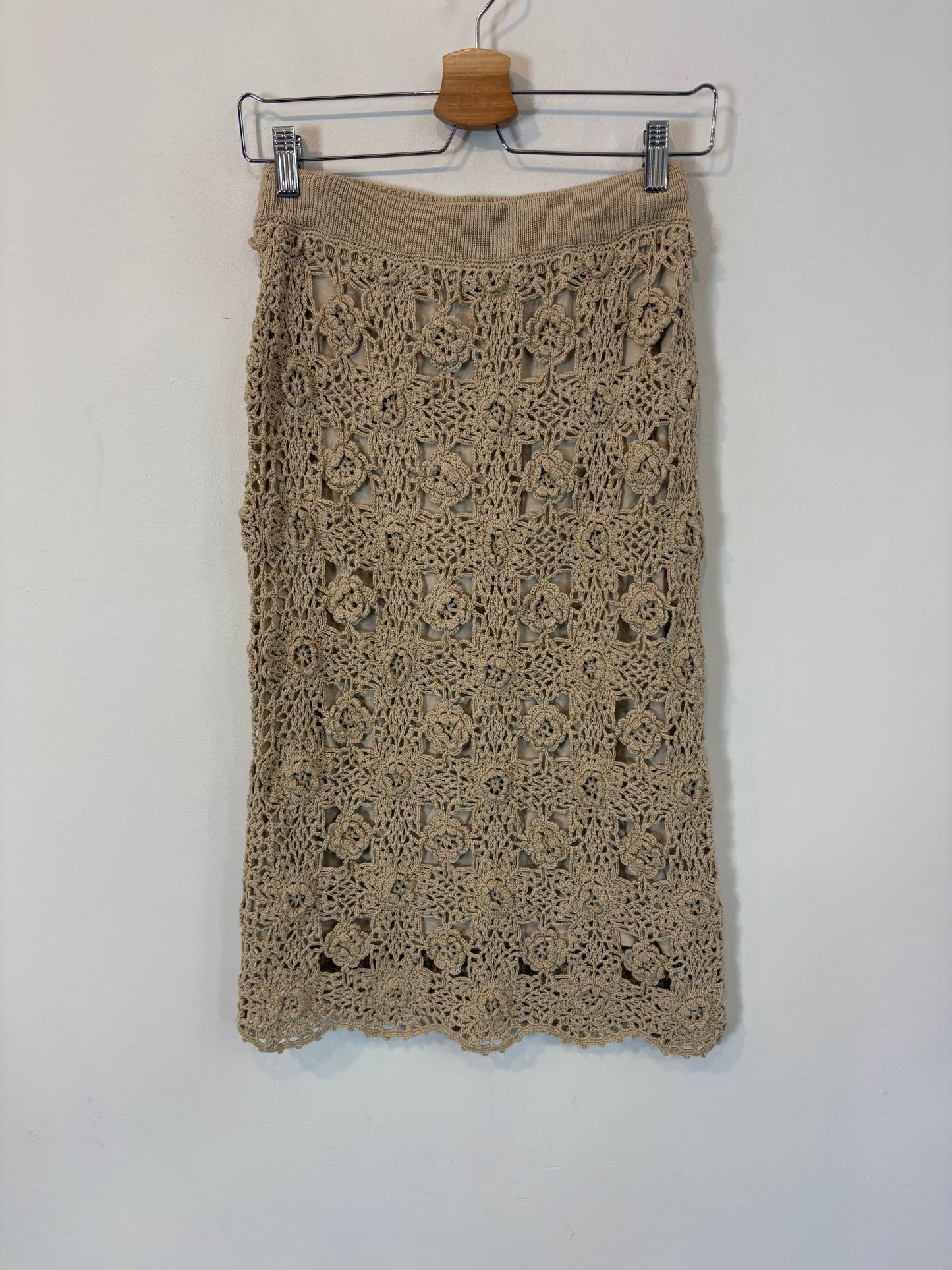INTROPIA. Falda beige croché T.xs