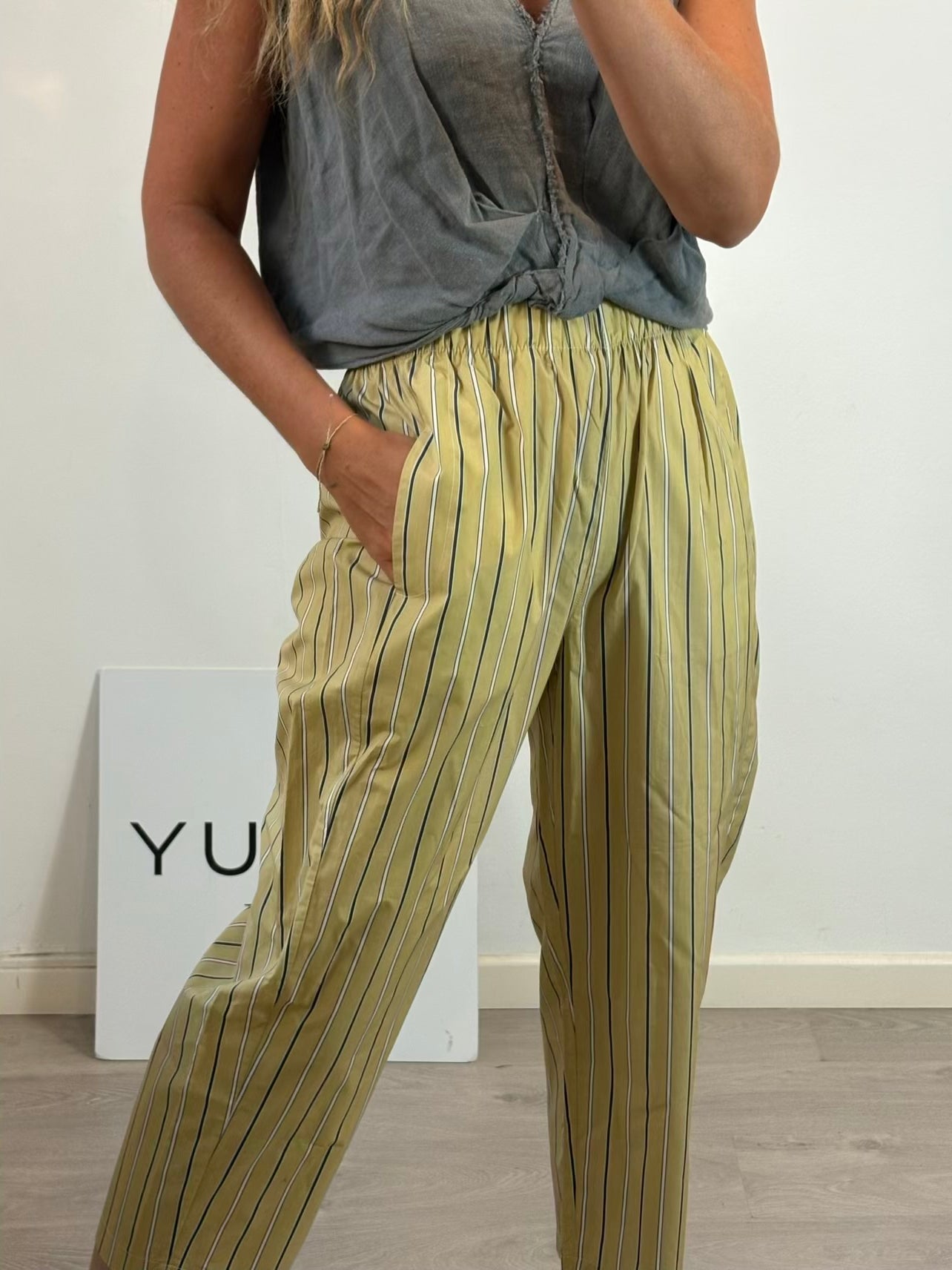 JOHANNA PARIS. Pantalón algodón pistacho rayas
