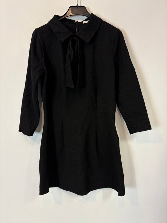 ZARA. Vestido negro textura lazada