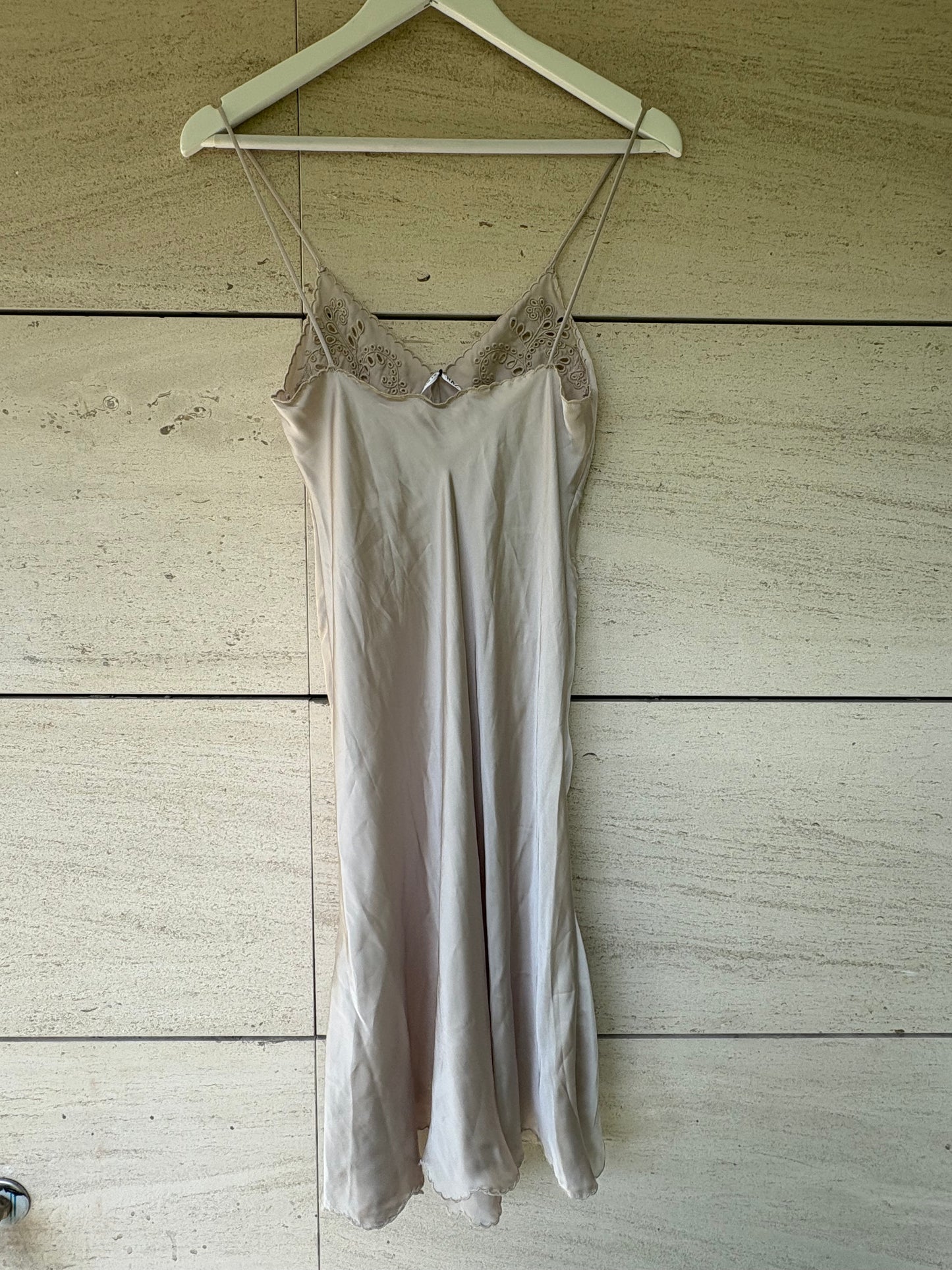 ZARA. Lencero gris claro bordados. T S