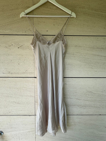 ZARA. Lencero gris claro bordados. T S