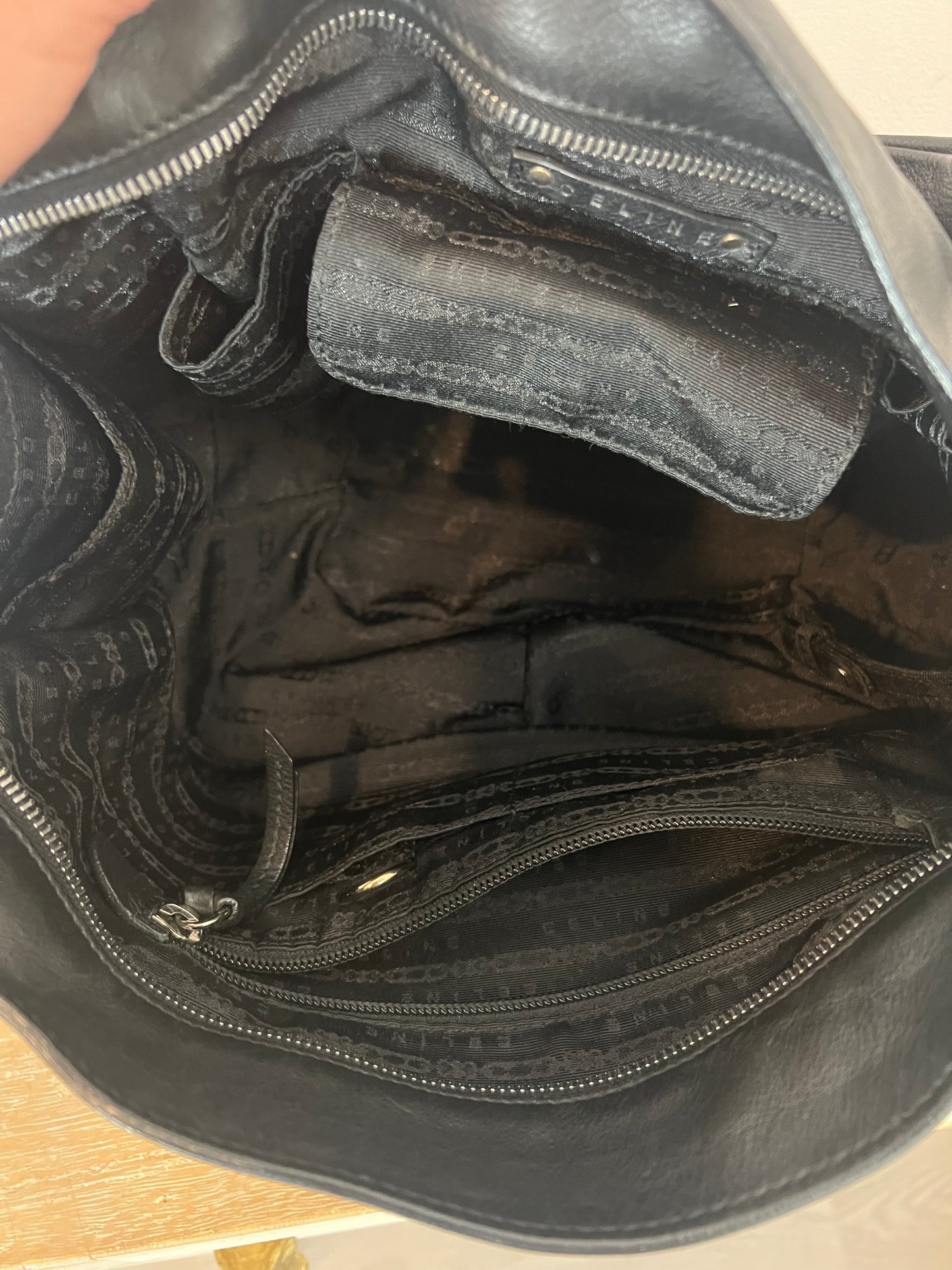 CELINE. Bolso negro piel mediano