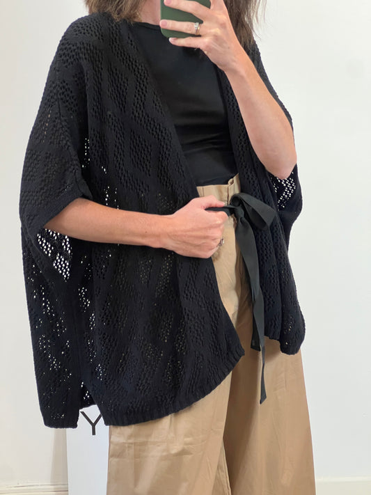 STRADIVARIUS. Cárdigan negro troquelado T.m