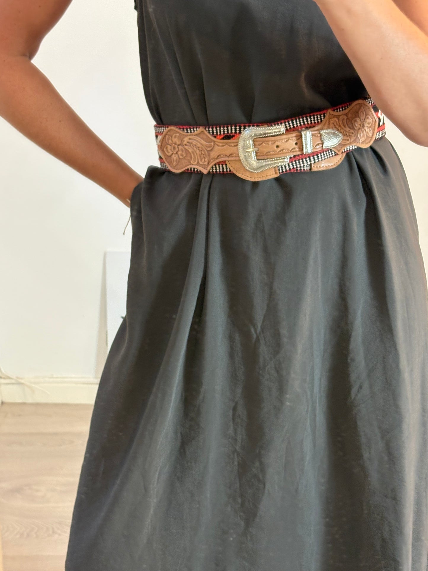 OTHER. Embroidered belt with leather details. TS