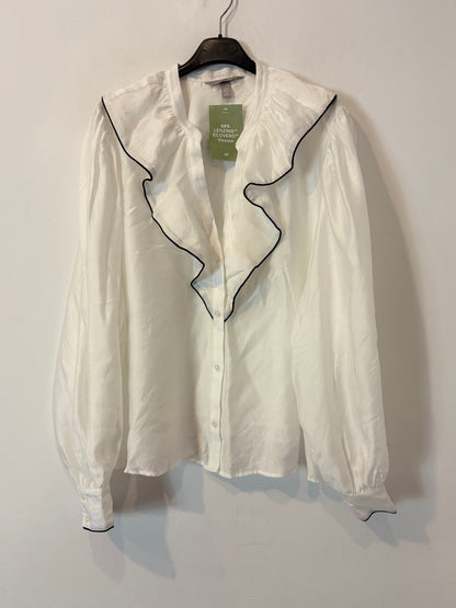 H&M. Blusa blanca volante.