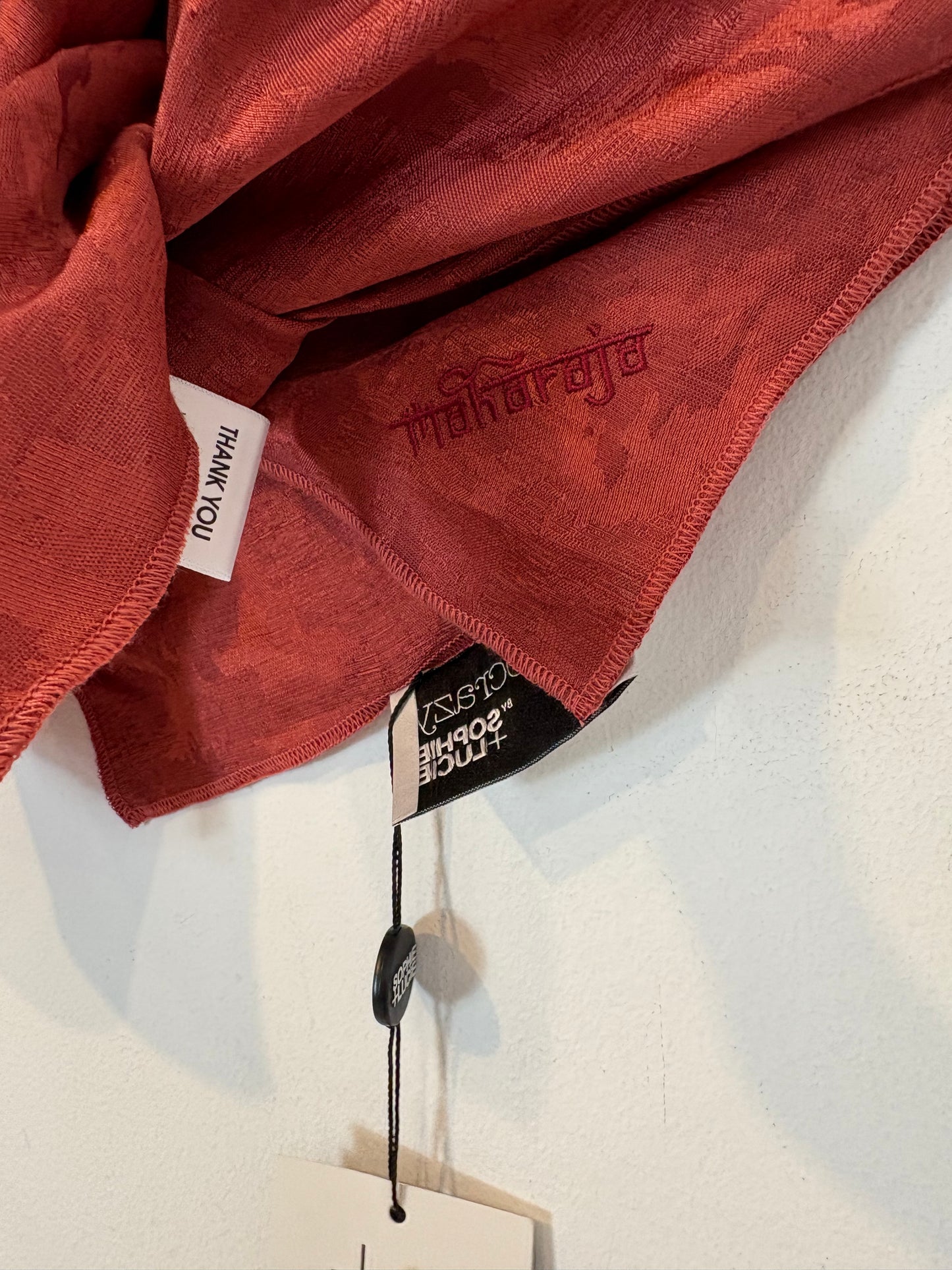 SOPHIE & LUCIE. Pañuelo teja con lino