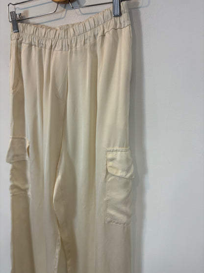 UMO COLLECTION. Pantalón satinado bolsillos. T 38