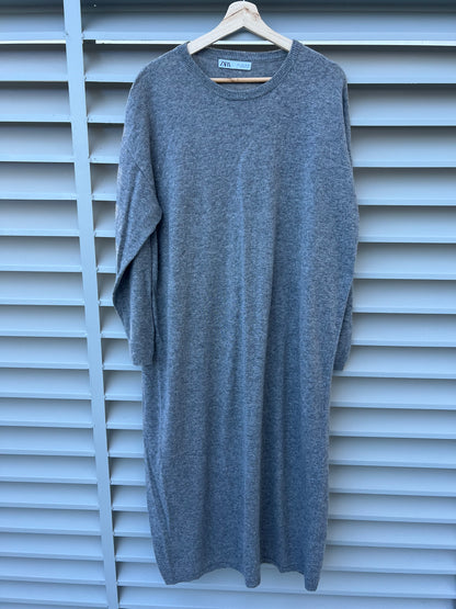 ZARA. vestido gris con lana