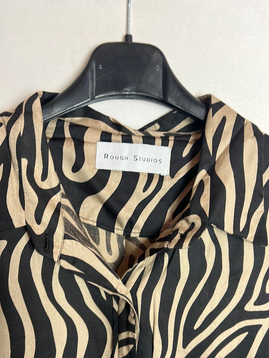 ROUGH STUDIOS. Printed short sleeve shirt. T.S.