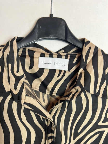 ROUGH STUDIOS. Printed short sleeve shirt. T.S.