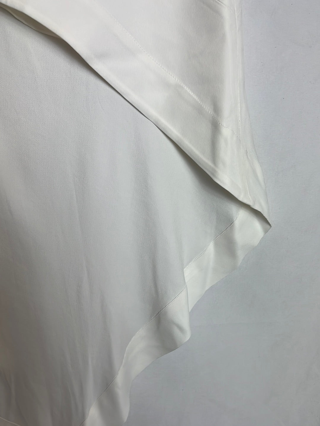 ZARA. Asymmetrical white skirt. Size m