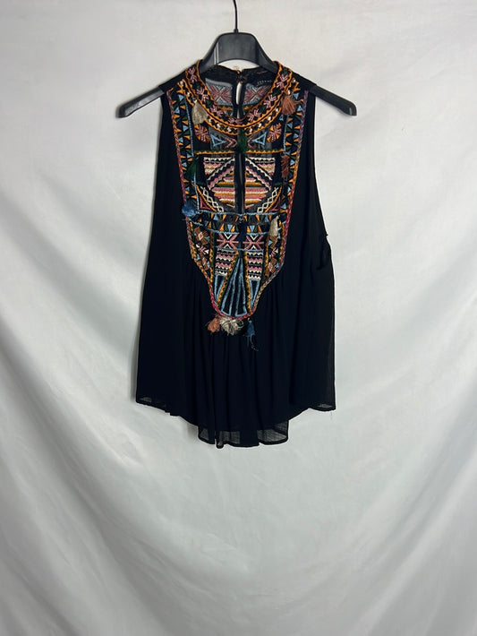 ZARA. Top fluido negro bordados. T S