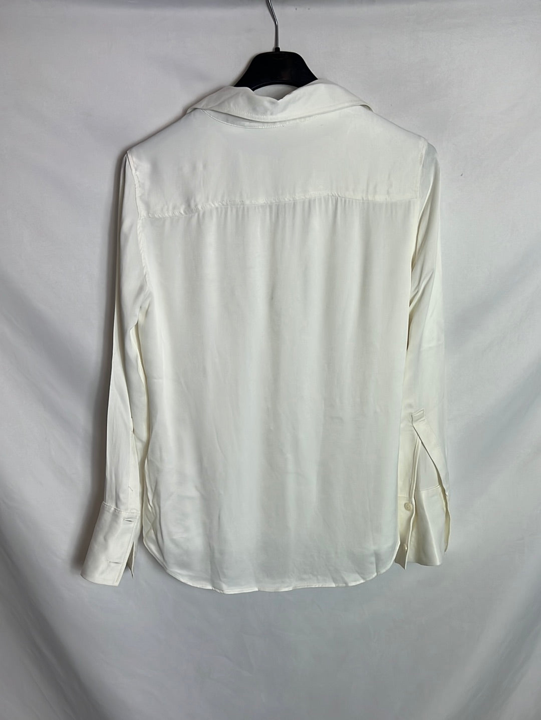 ZARA. Blusa blanco roto fluida. T M