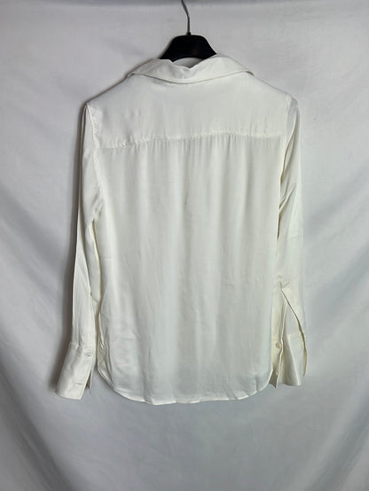 ZARA. Blusa blanco roto fluida. T M
