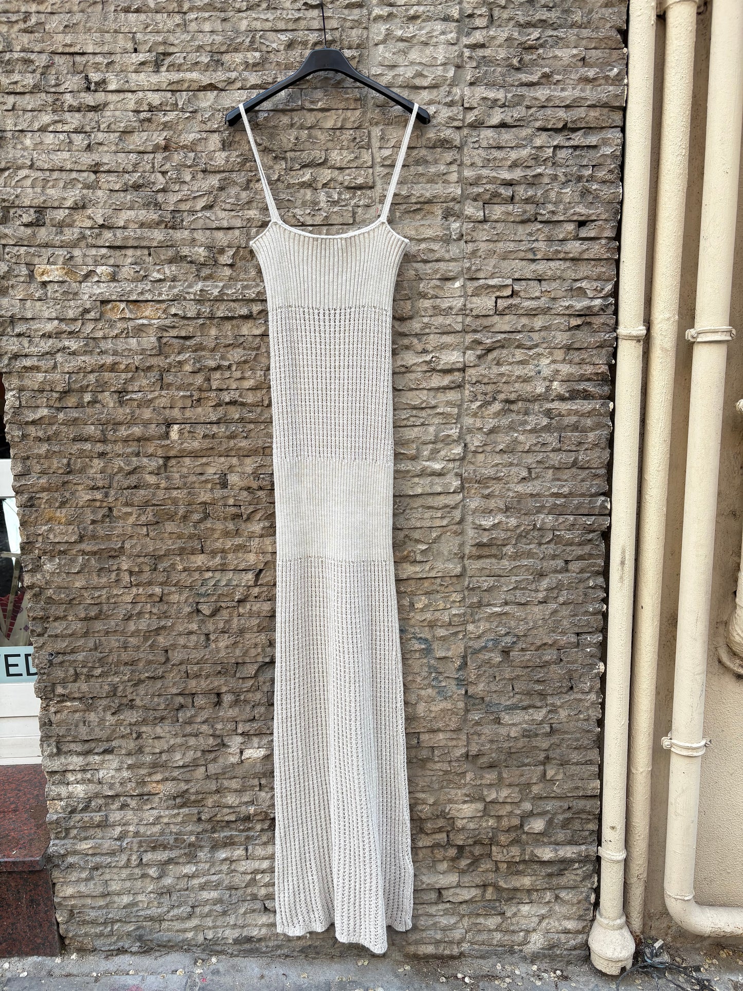 SIEDRÉS X MANGO. Vestido largo troquelado punto