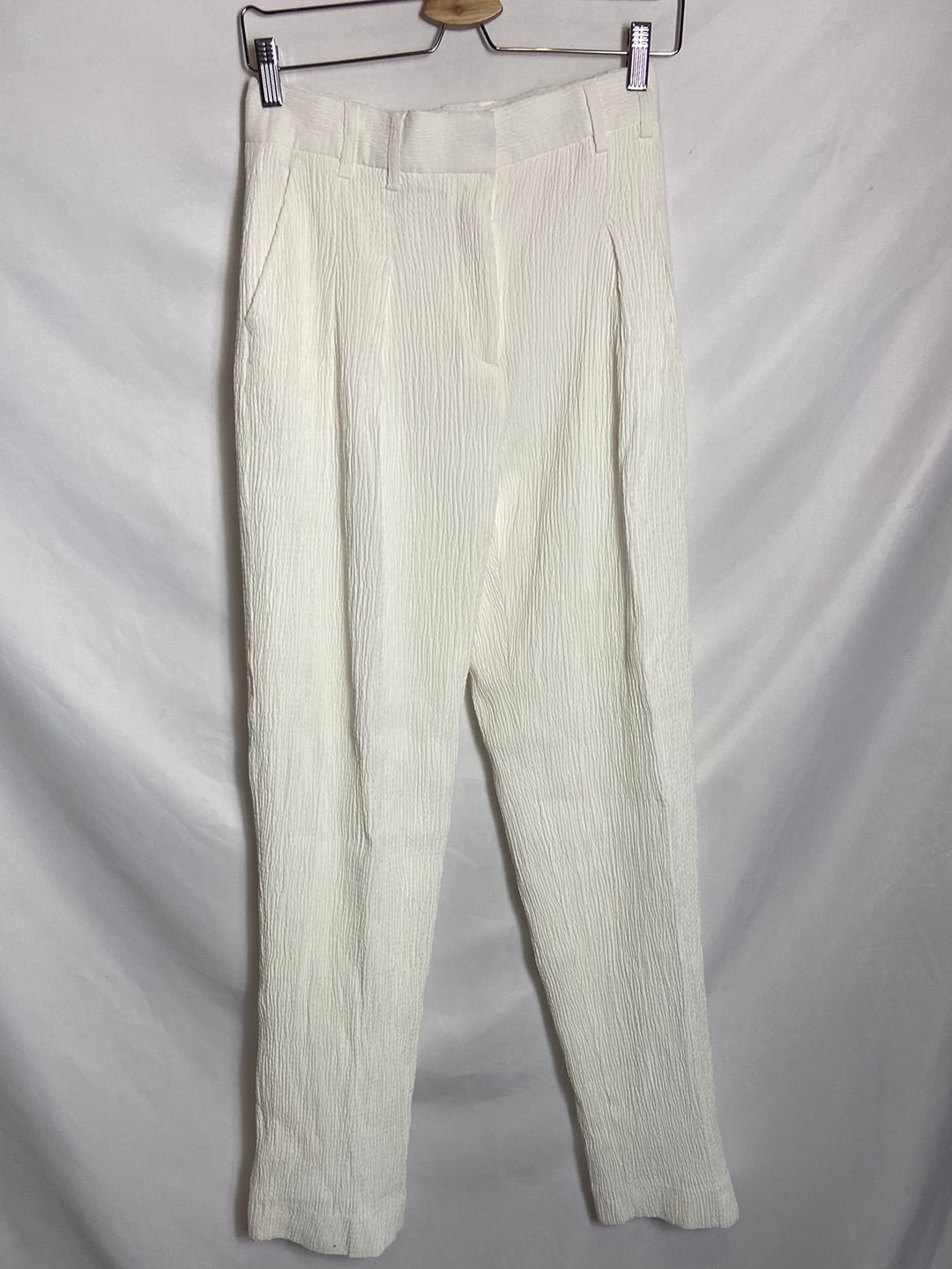 VICTORIA BECKHAM. Total look blanco textura T.36