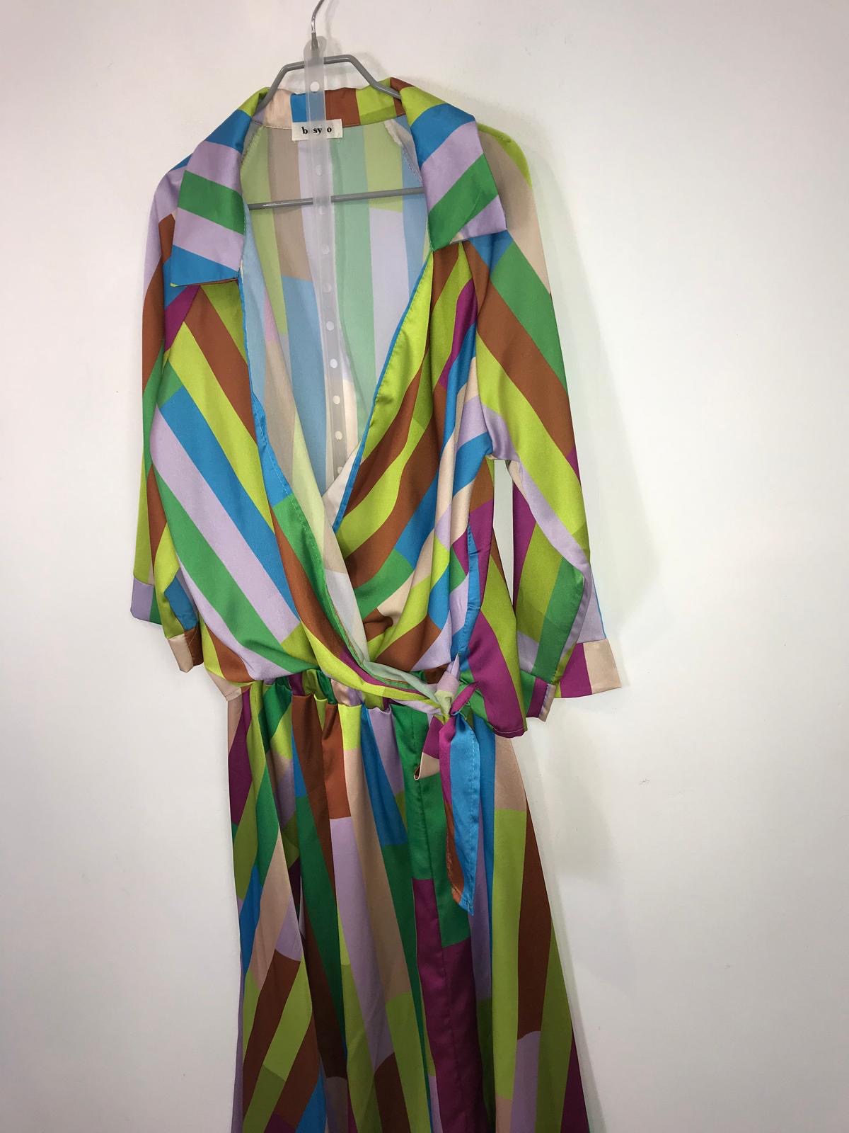 BASYCO. Conjunto blusa y falda rayas colores