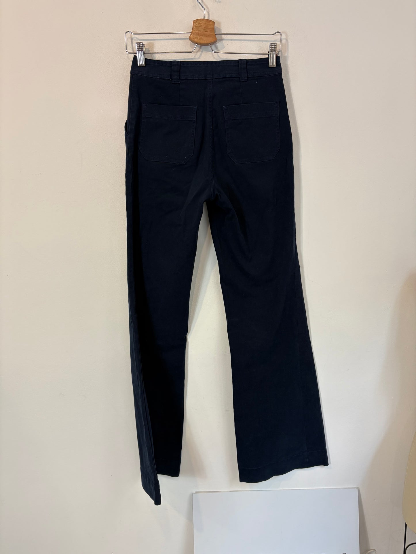 ET VOUS. Pantalón azul ligeramente acampanado