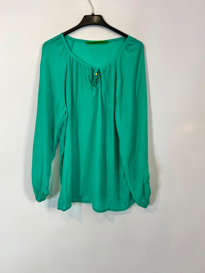 ÁNGELA DAVIS. Blusa verde con seda