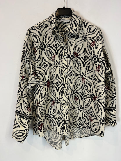 ZARA. White printed shirt. TS/M