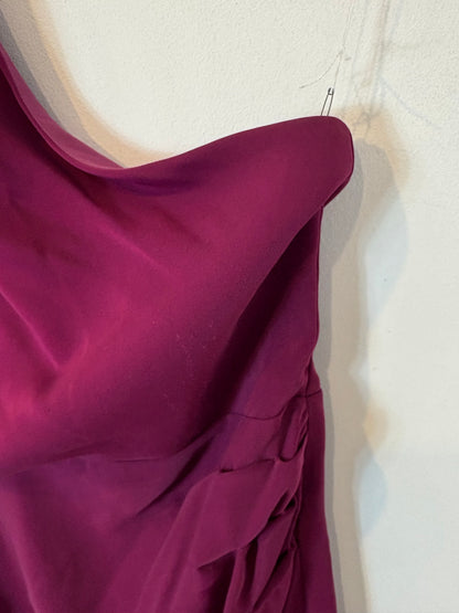 BRUNA. Vestido midi asimétrico