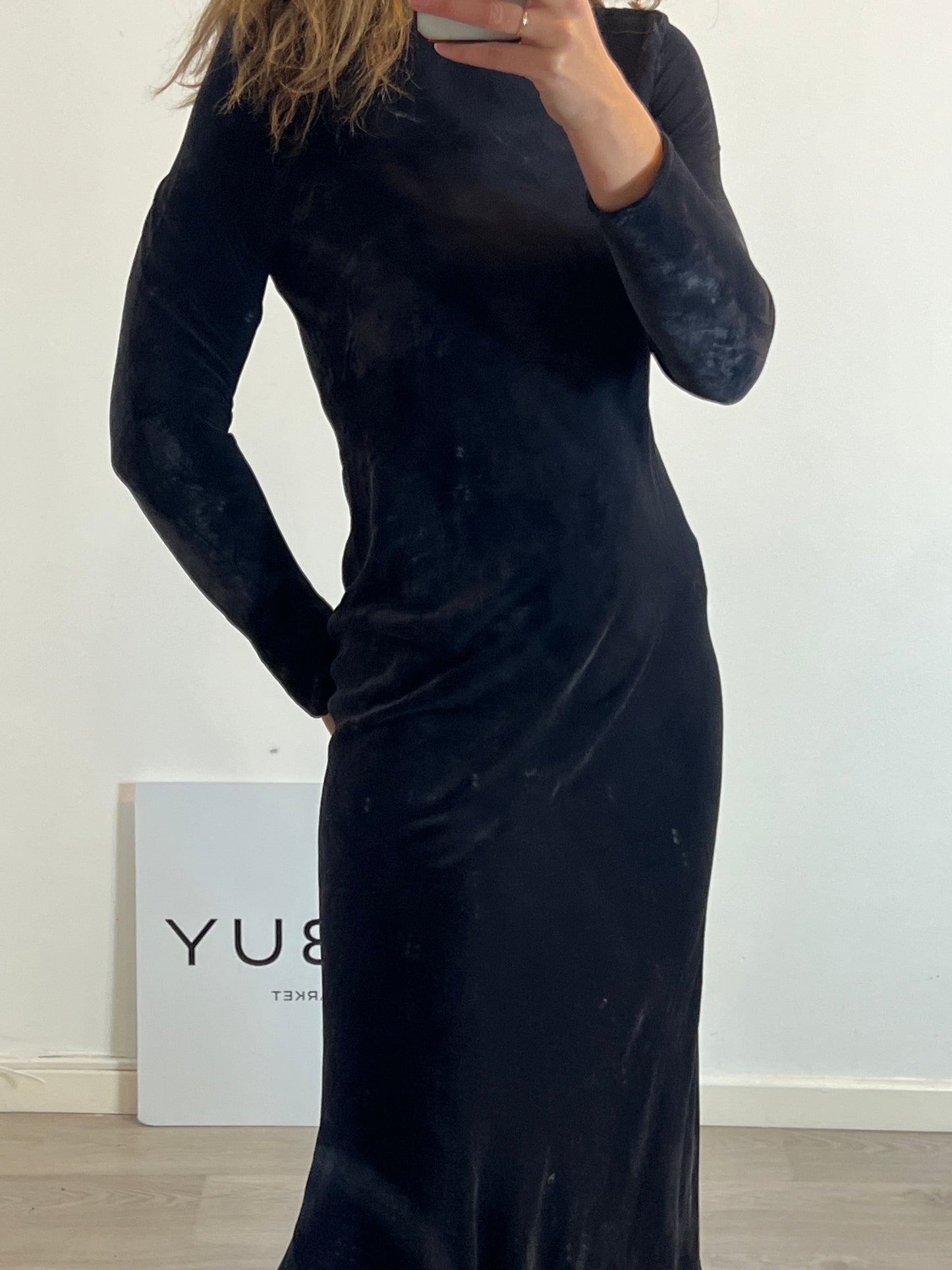 CORTANA. Vestido midi terciopelo azul. T 38 (tara)