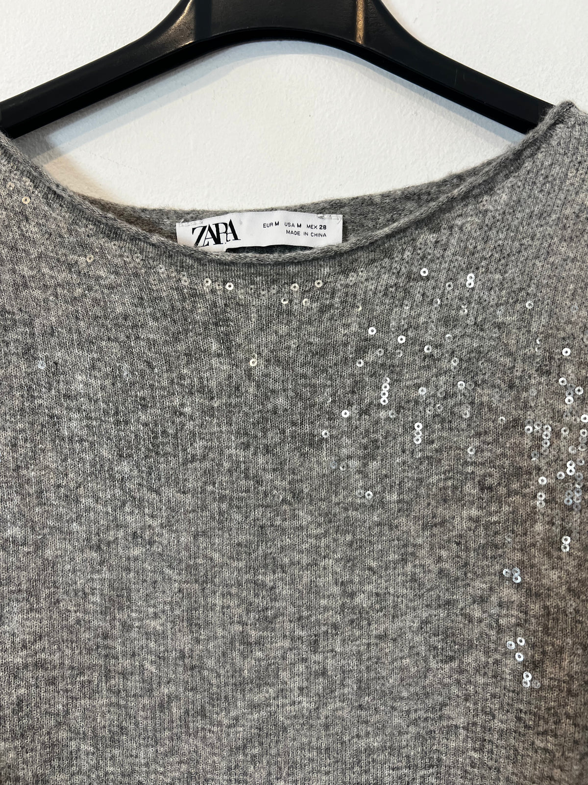 ZARA. conjunto gris lentejuelas con lana