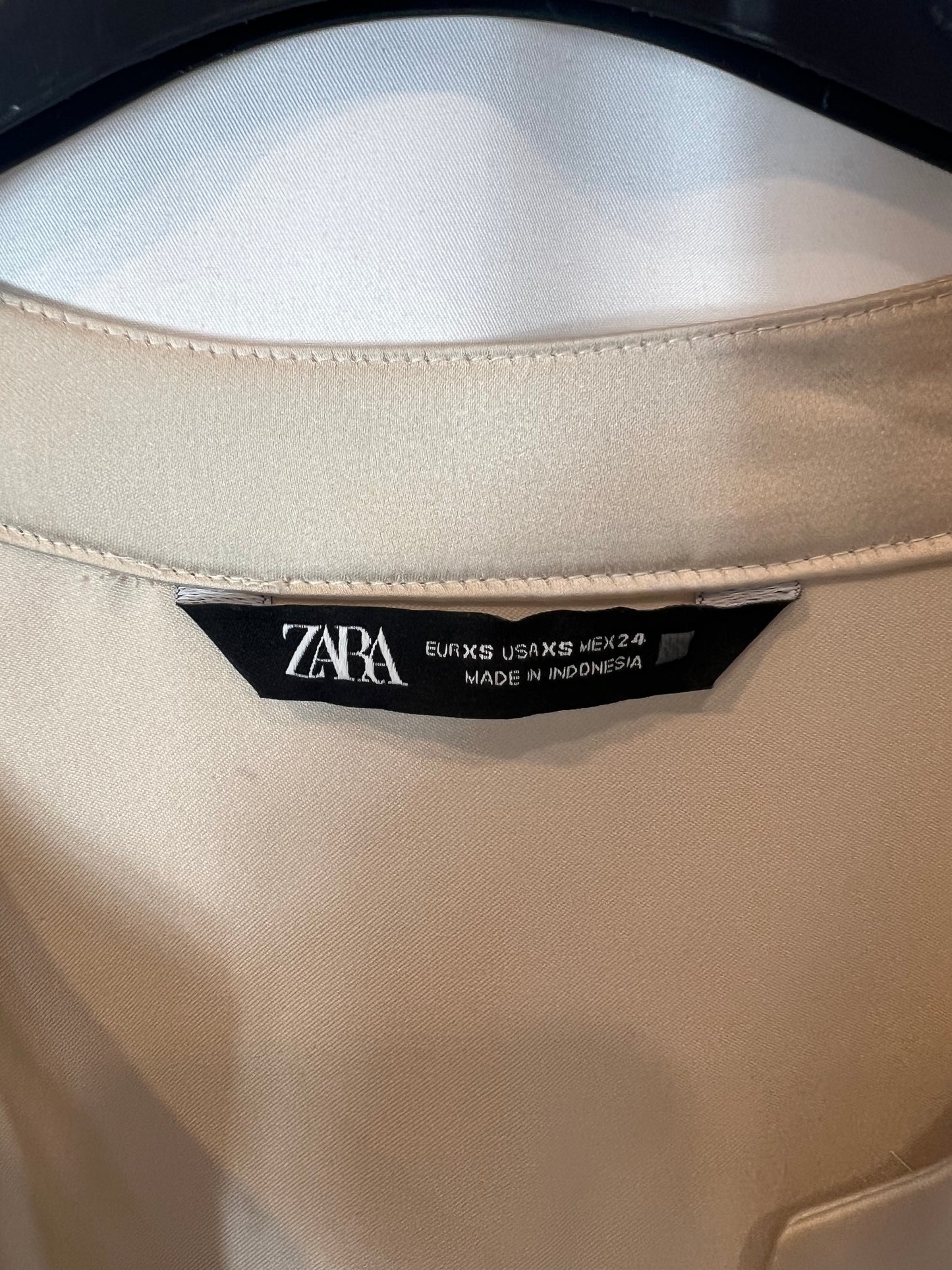 ZARA. Beige satin dress T.xs