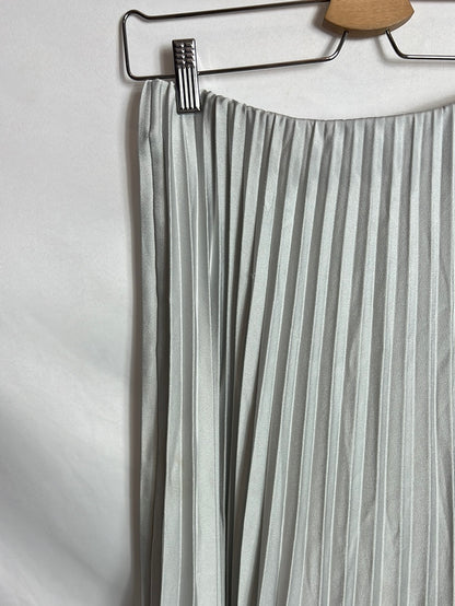 ZARA. Light gray pleated midi skirt. TM