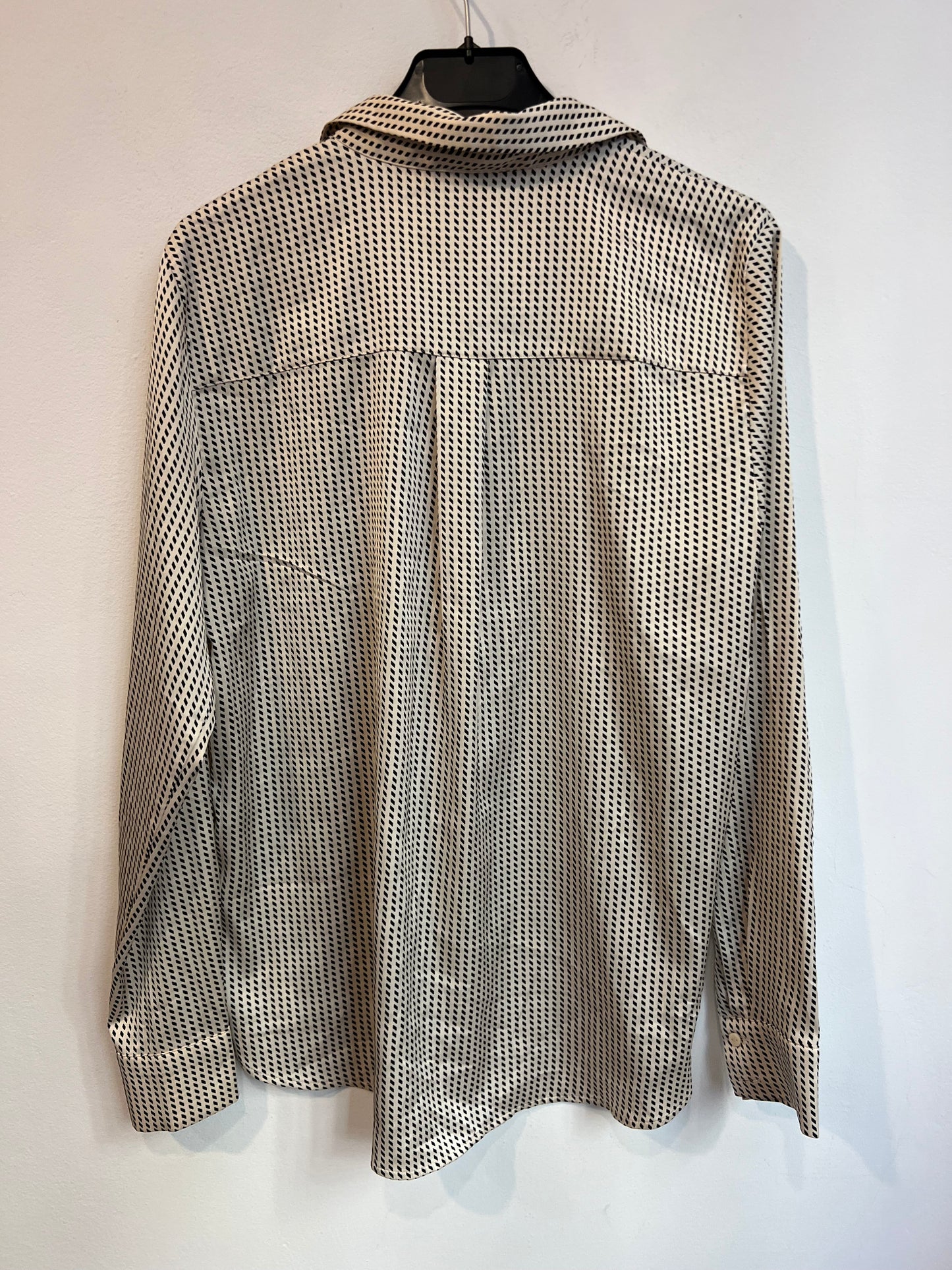 H&M. Blusa satinada beige estampada. T S