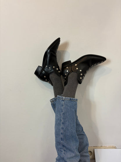 MICUIR. Punky boots negras tachas