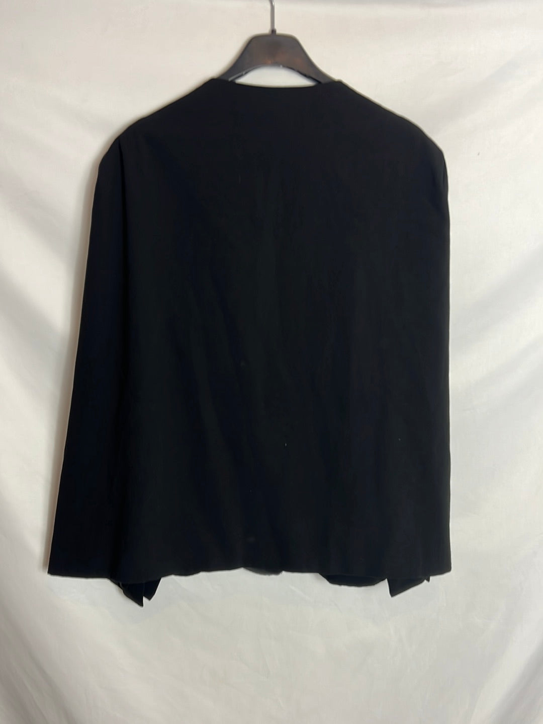ZARA. Capa negra con chaleco interior. T XL