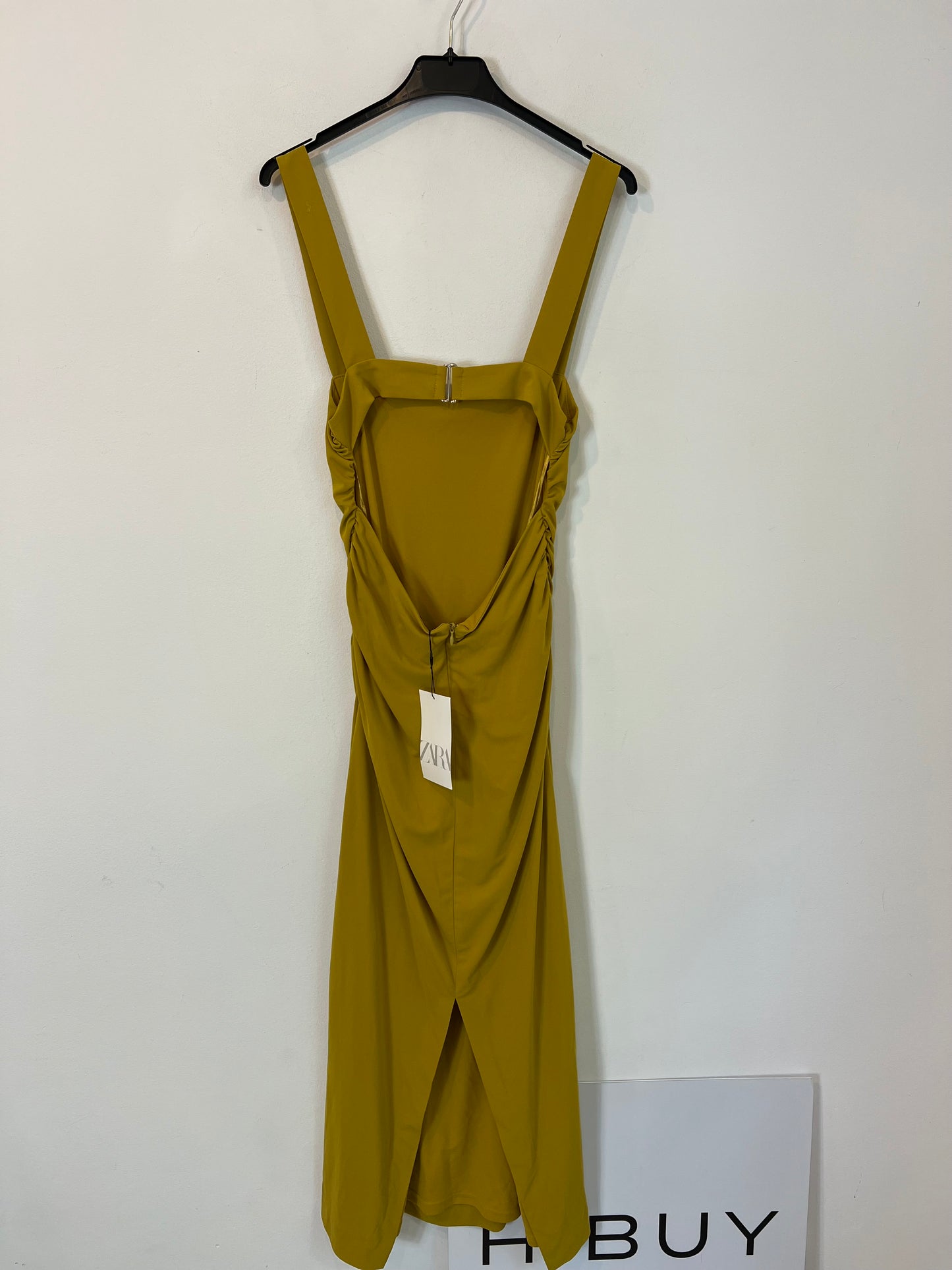 ZARA. Vestido mostaza fruncido T.s