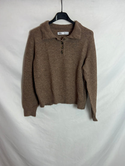 ZARA. Jersey marrón estilo polero. T M