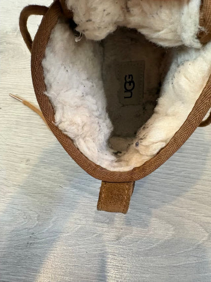 UGG. Botines clásicos cordones. T 39