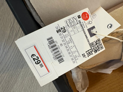 ZARA. Mocasines beige textura. T 29