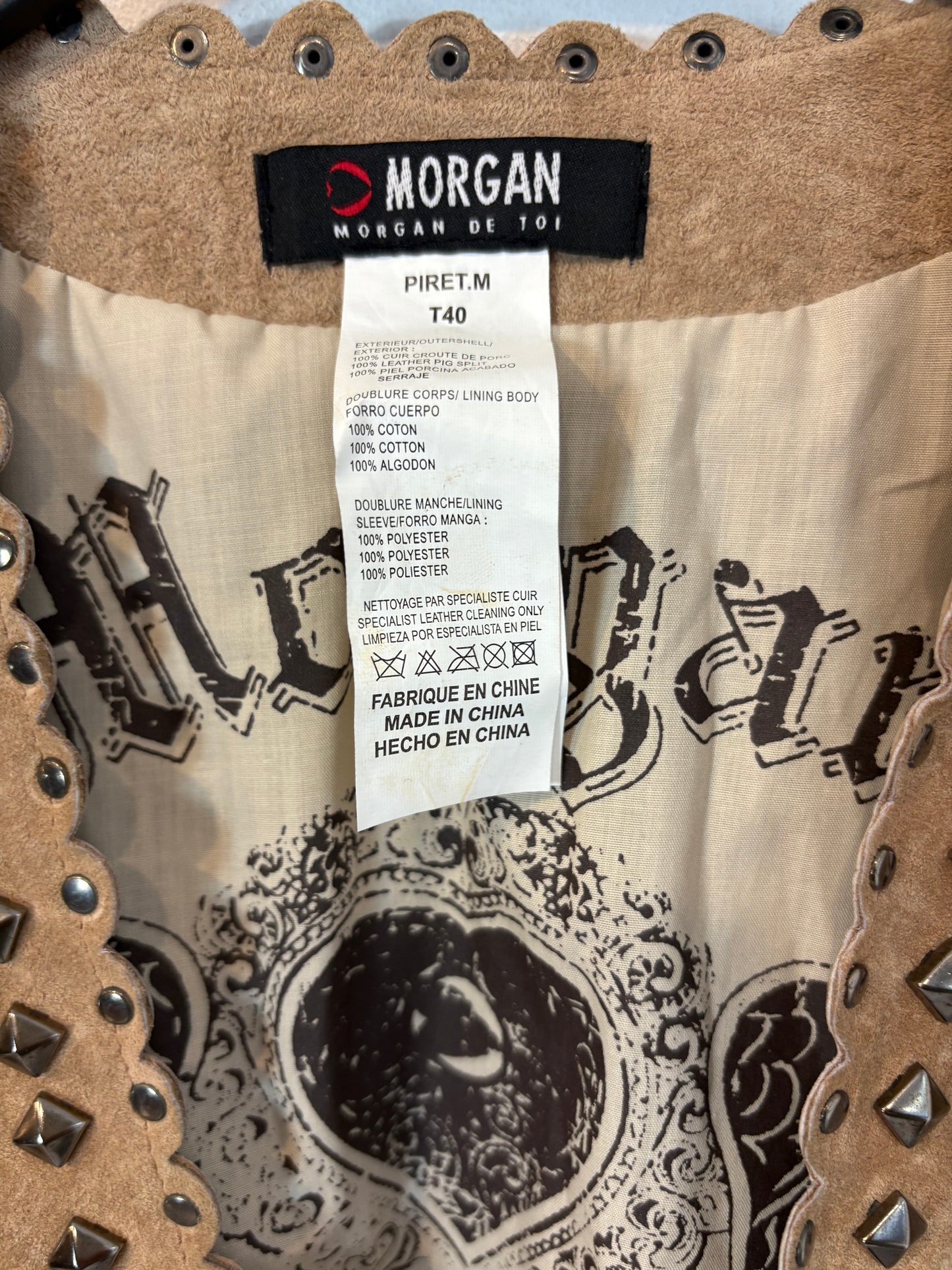 MORGAN. Chaqueta ante beige tachuelas