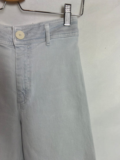 ZARA. Denim culotte gris claro efecto desgastado. T 36