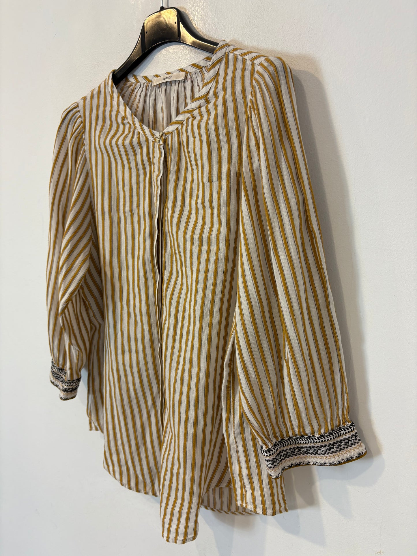 SESSÚN. Blusa rayas detalle puños