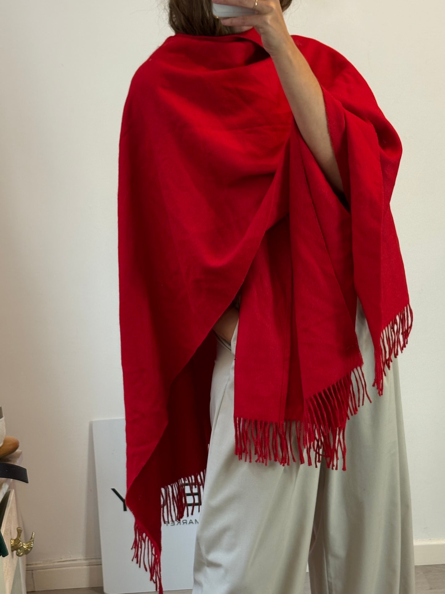 OTRAS. Capa roja baby alpaca