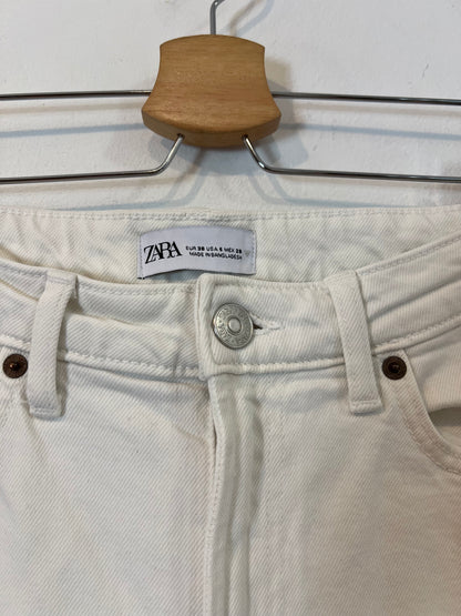 ZARA. Pantalón recto blanco  T.38