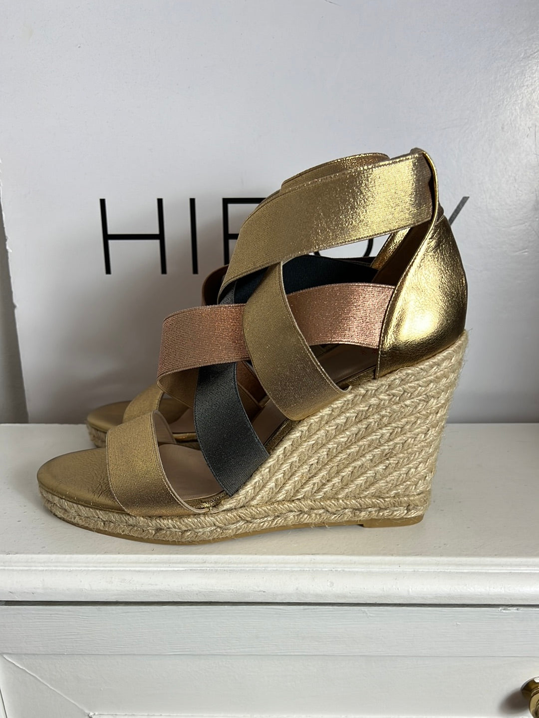 CASTAÑER.  Cuña esparto tiras tricolor. T 40